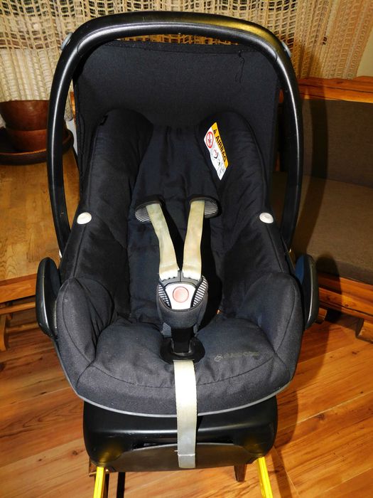 Scoica Maxi Cosi Pebble + bază Isofix FamilyFix