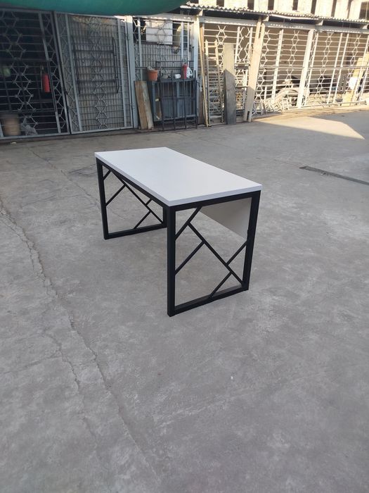 Рабочий стол из лофта