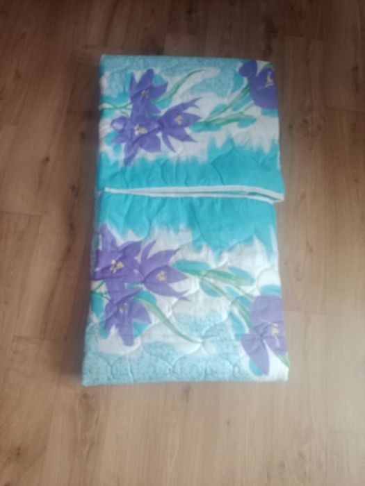 Продам два одеяла новое