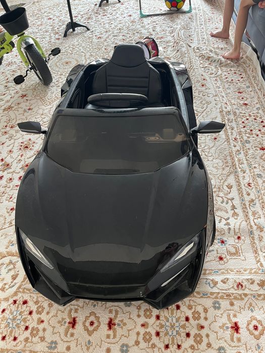 Машинка детская черного цвета