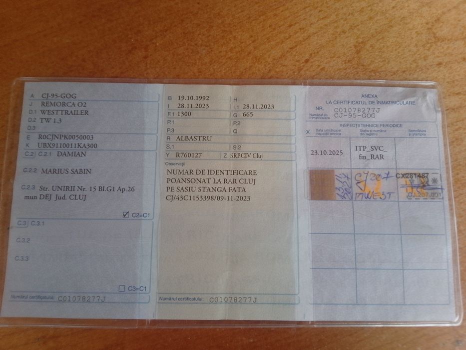 Vând remorca basculabila cu baterii  lungime 265  lățime 135  înălțime 80 aluminiu
