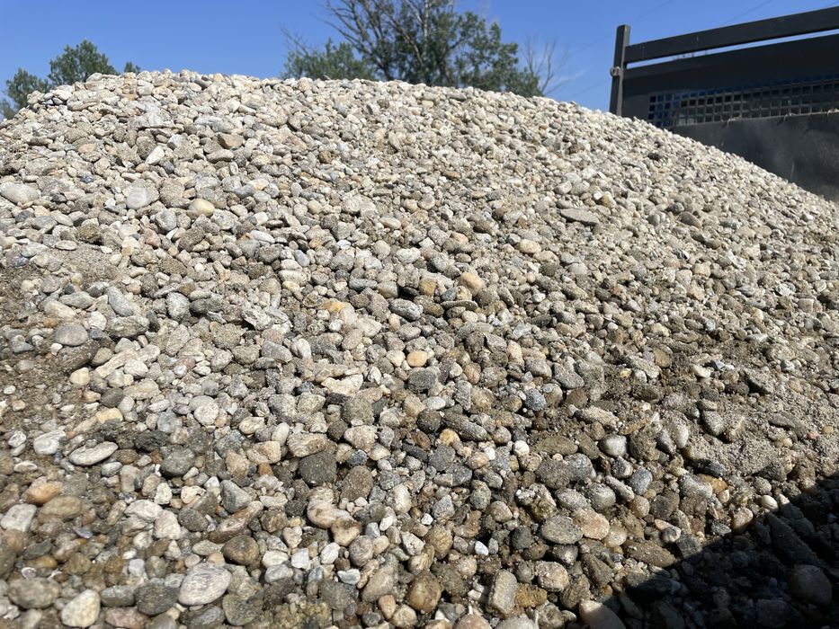 Pamant, nisip, sort. Transport basculabil