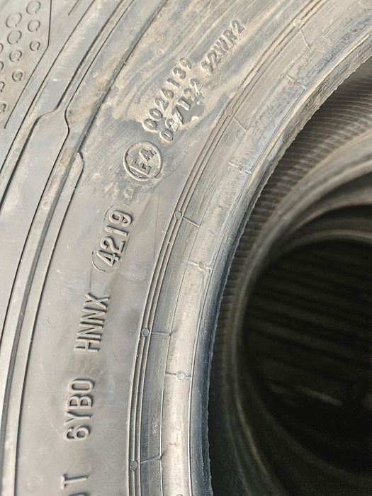 Гуми 235/65/16С 2 броя  Бусови