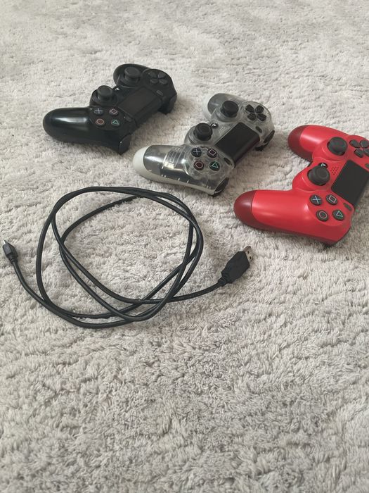 Sony Playstation 4 Slim + 3 controlerii de joc + camera-video