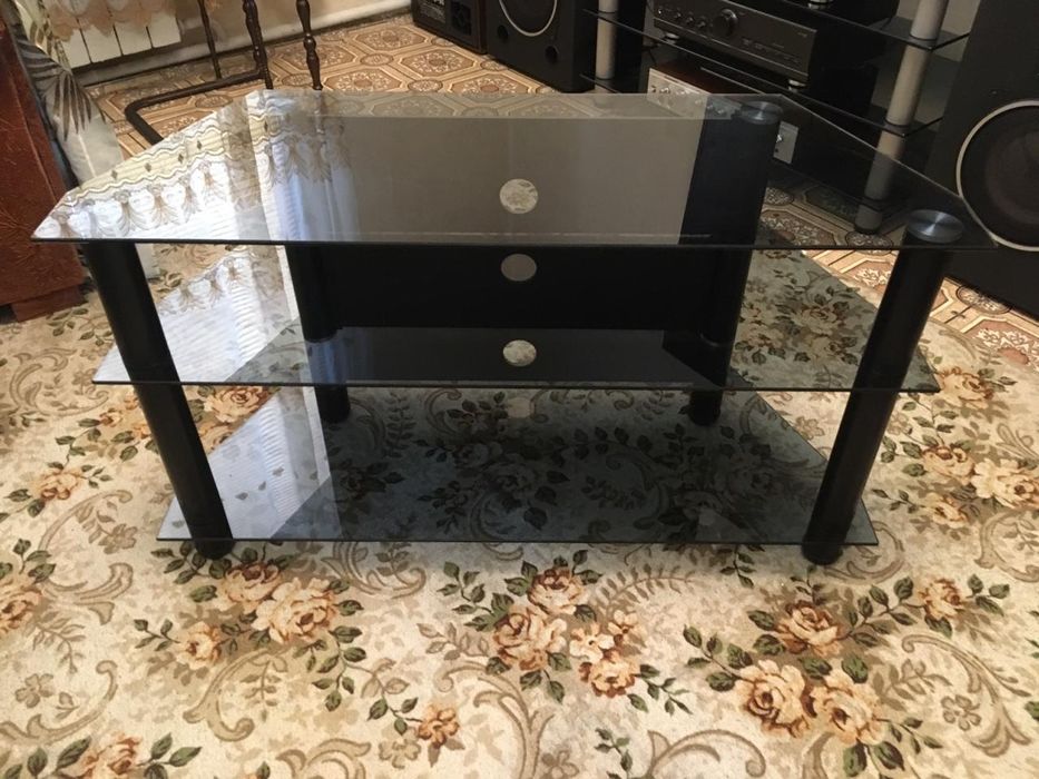 Стеклянная тумба для тв