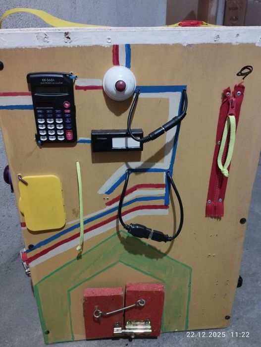 Монтесори обучителен куб Montessori busy board