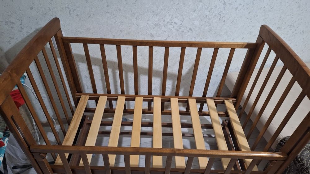 Продам детскую кровать маятник
