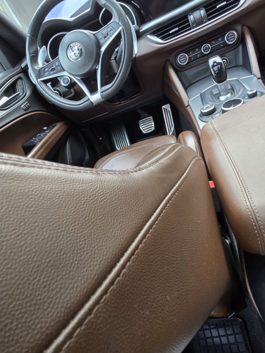 Alfa Romeo Stelvio 2.0 280cp - 1 an garanție