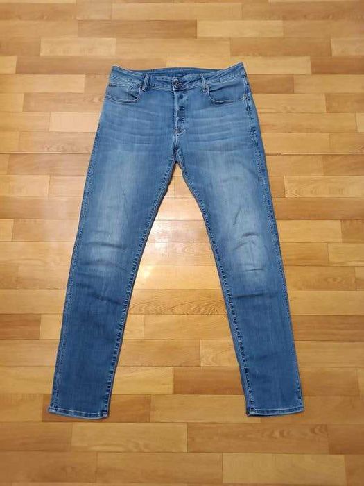 Blugi de marcă, de calitate și eleganți