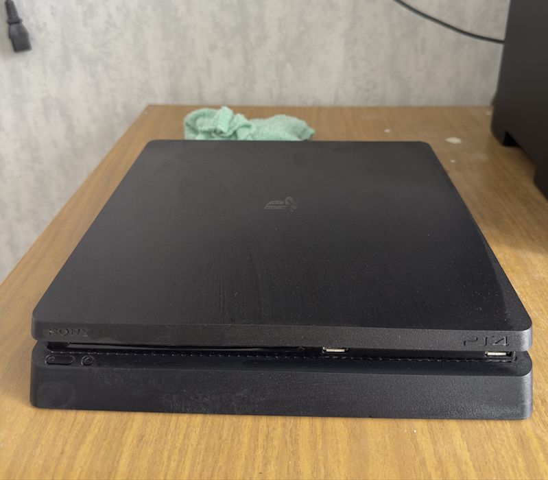 PlayStation 4 slim  с терабайтным объёмом памяти