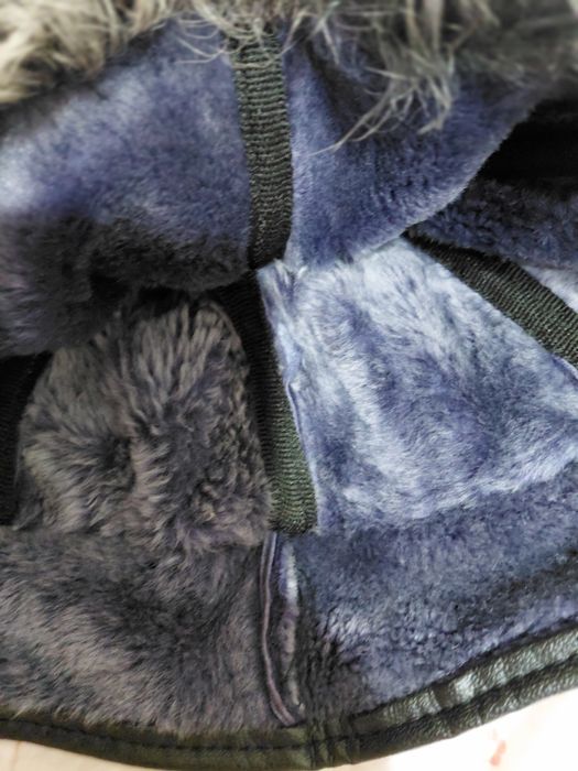 Caciula piele si blana naturala, varsta 2-3 ani, stare impecabila.