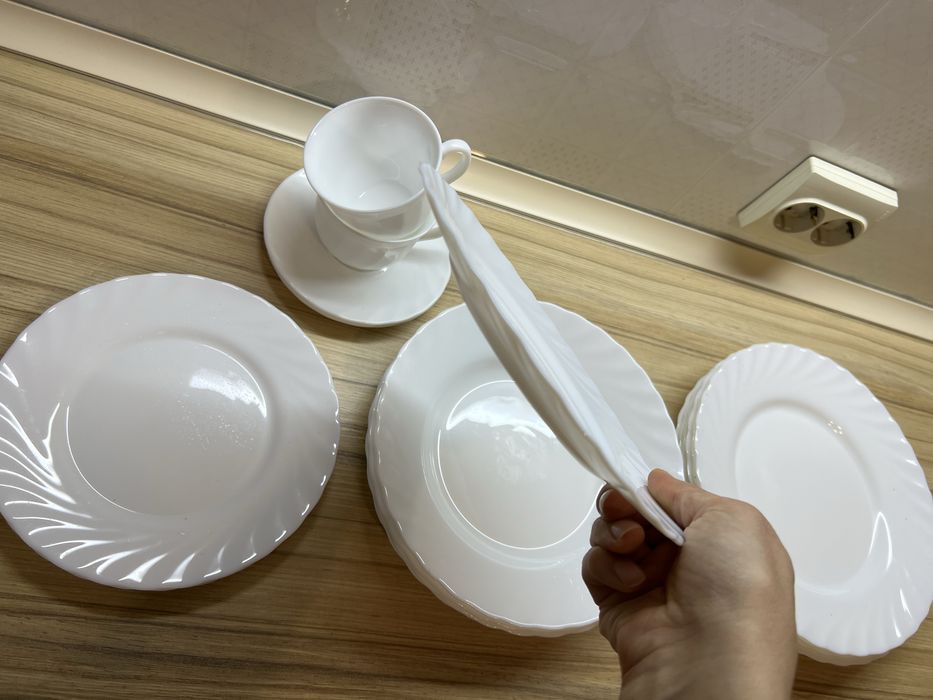 Кухонные сервиз, тарелки.