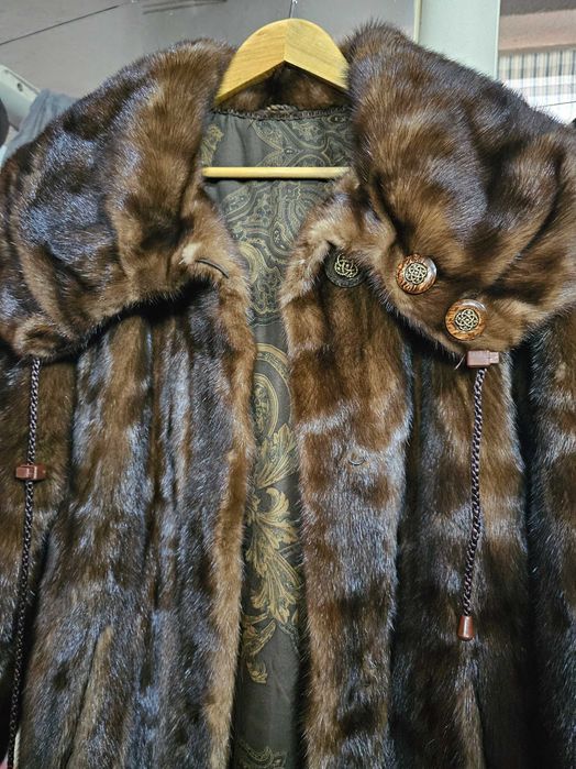 ПАЛТО- НОРКА, почти не е носено, аз съм 173 см, 68 кг -1200 лева