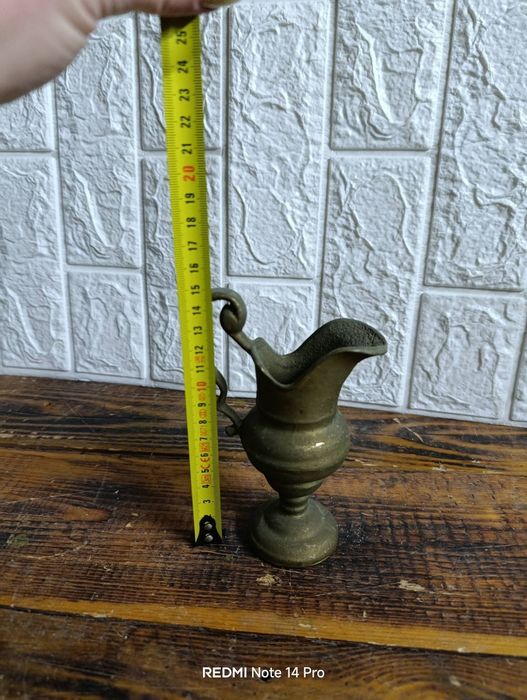 Стара плътна бронзова кана