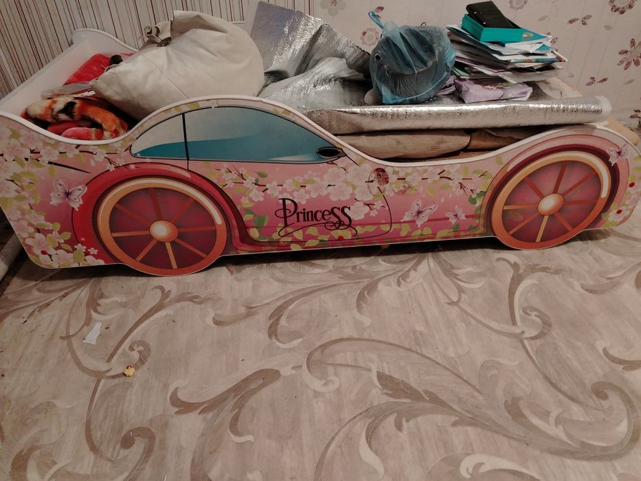 Девочковый кровать-машина