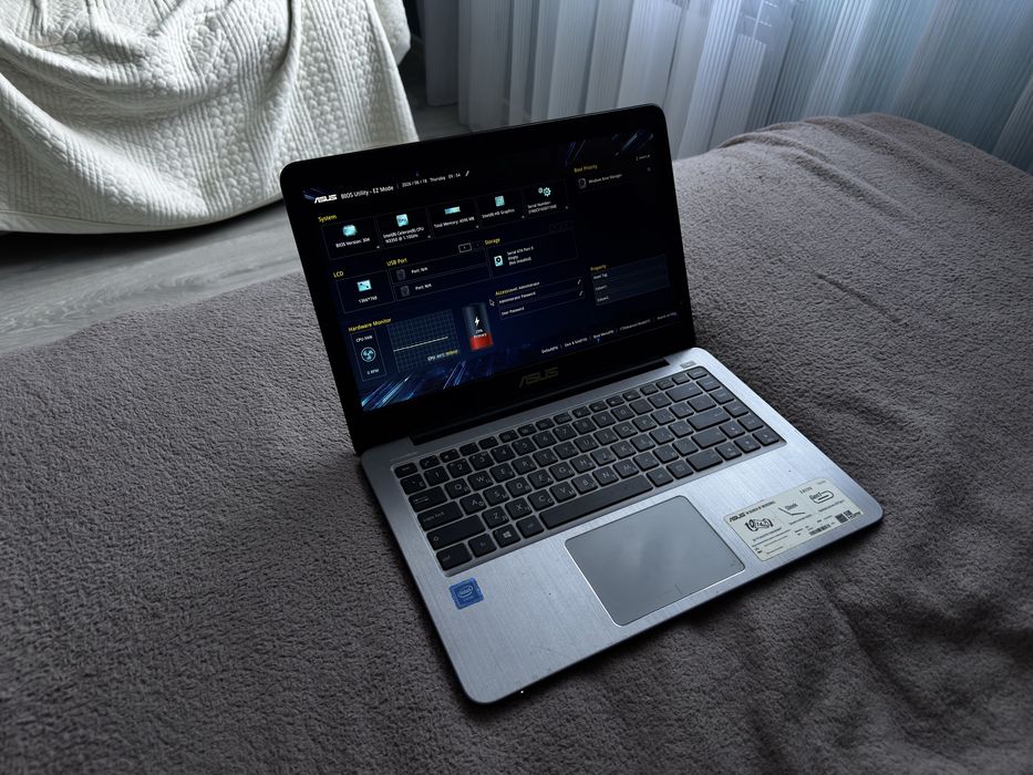 Ноутбук ASUS E403N