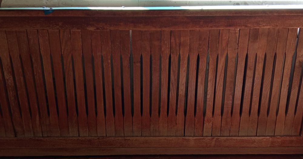 Деревянная декоративная решетка экран радиатора