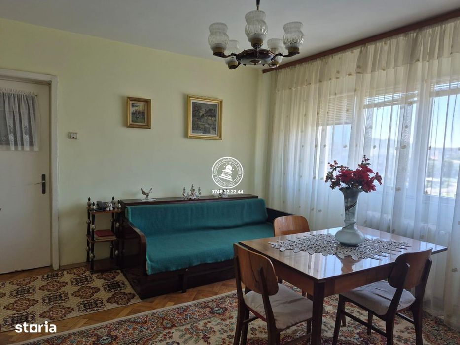 Apartamen 3 camere de vanzare, semidecomandat, etaj intermediar - Podu — fotografia 1