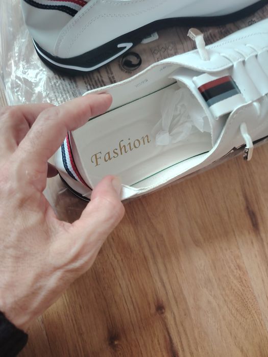 Мъжки обувки  за неформални поводи.