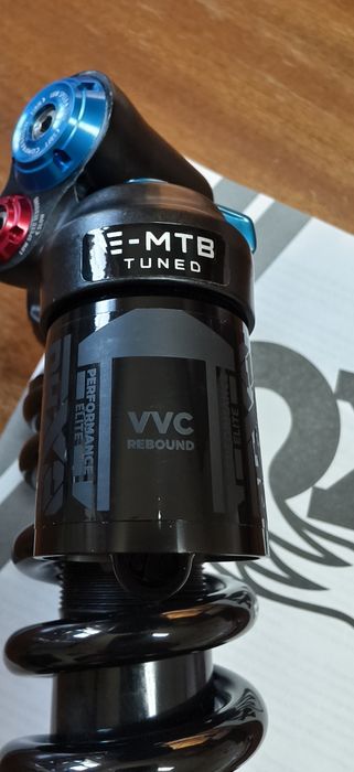 Нов FOX DHX2 Performance Elite 225x75mm Trunnion 400lbs Coil Rear Shoc