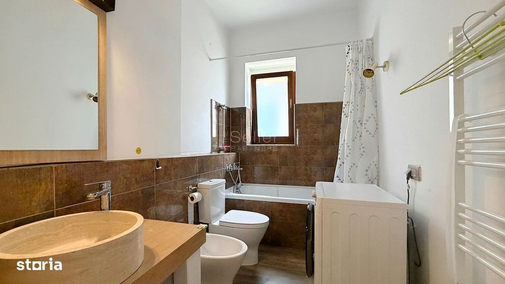 Apartament cu Acces la Curte Garaj Inclus