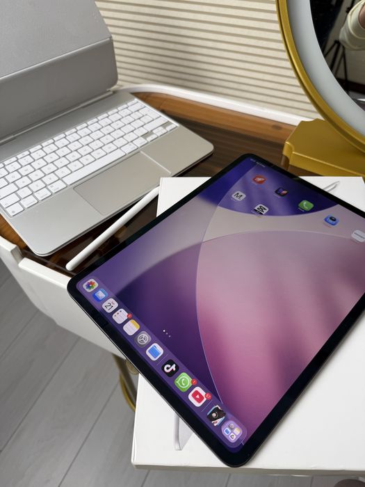 Tableta iPad Pro 13" M4 1 TB + Apple Pencil Pro + Keyboard