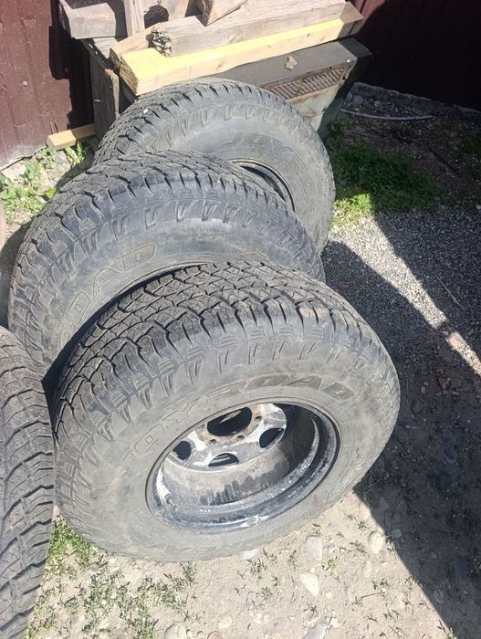 Продам шины на внедорожник