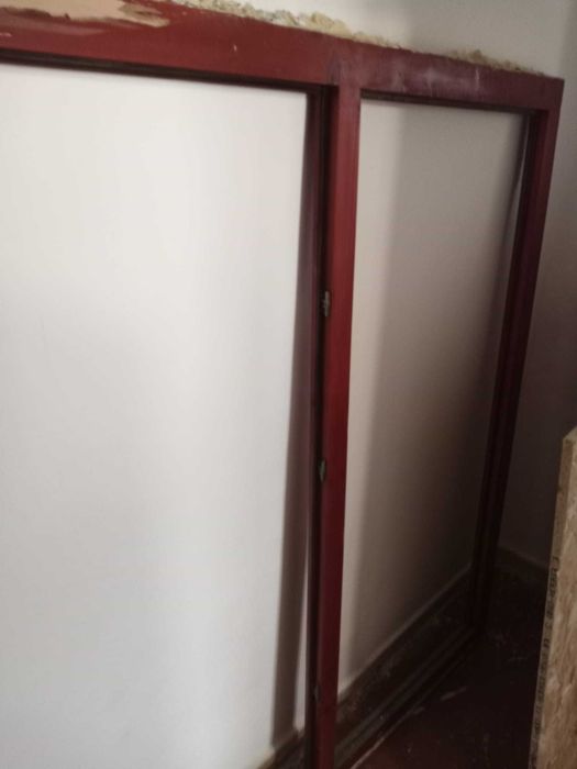 Vand termopan din lemn second hand. Foarte bun. Sticla foarte buna.