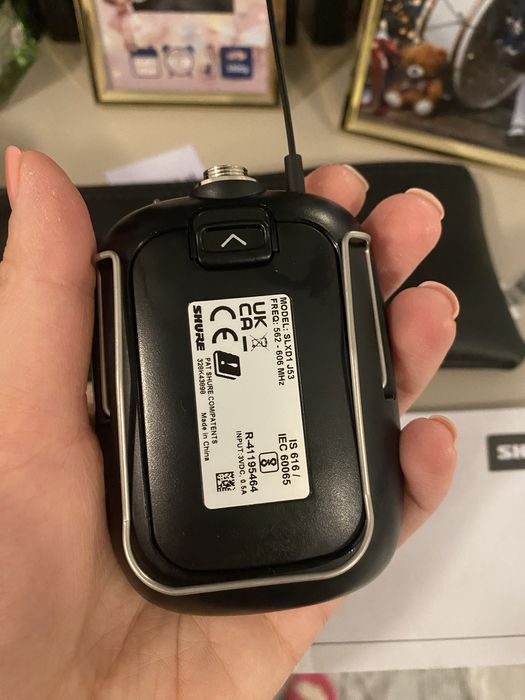 Transmițător digital UHF de buzunar din seria SLXD