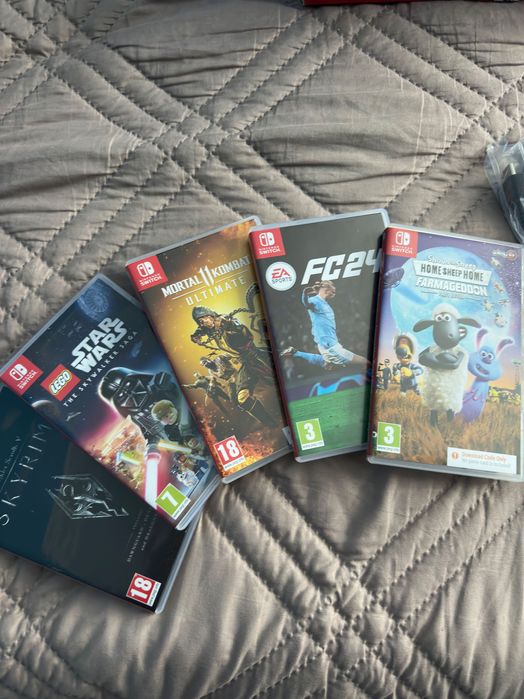 Nintendo Switch (пълен комплект) + игри, калъфи и аксесоари