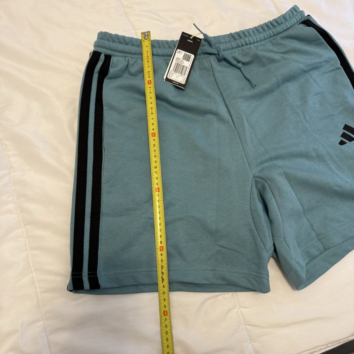 Vand pantaloni scurti  sport