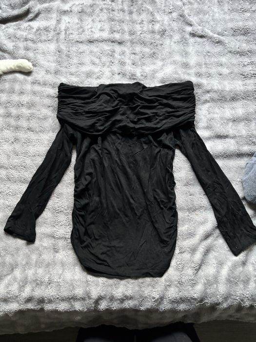 кофта с открытыми плечами