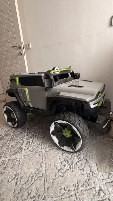 Продается детский электромобиль 4×4