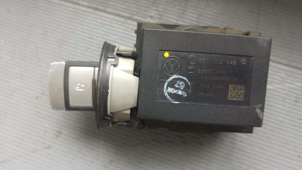 contact auto cu cheie vw passat b6 3c0905843