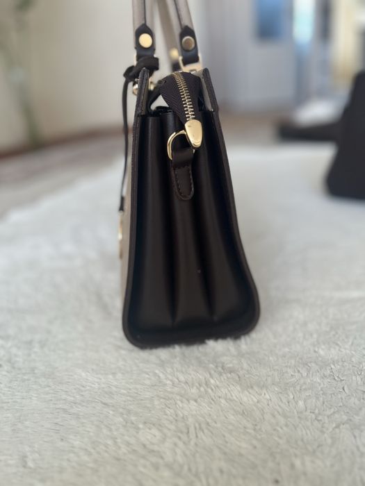 продам сумку Guess