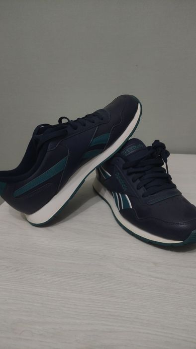 Продам новые кроссовки Reebok