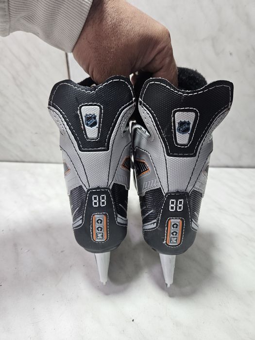 Patine 41 hochei hockey  CCM marime  30-31 ( 19,5  cm)