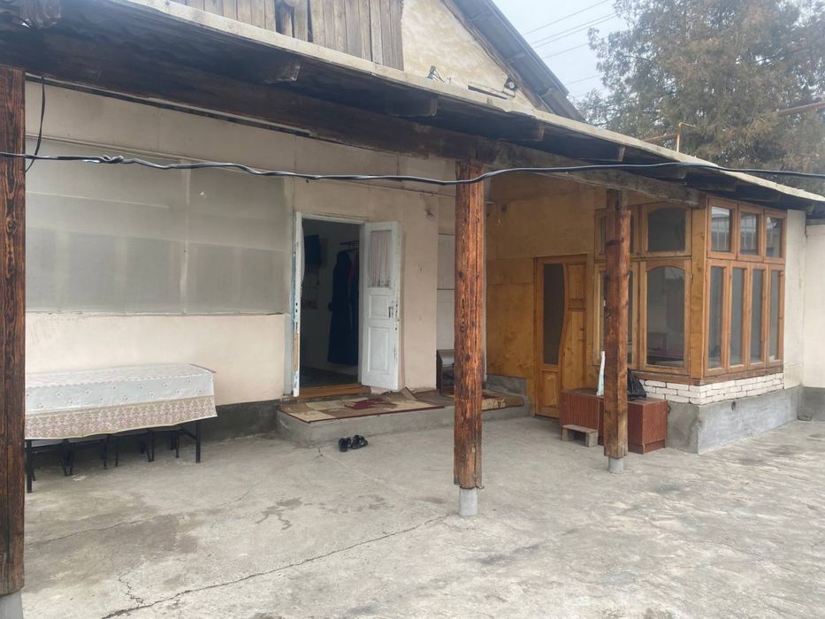 Янгиюль р. Посёлок Саид Ата участок 4соток 2комнатная с обстановкой