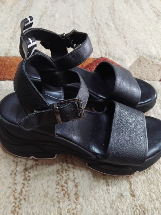 Дамски  сандали.