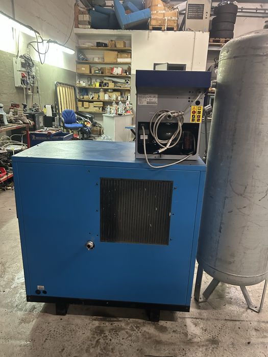 Compresor de aer pe surub ,melc,complet cu uscator si rezervor