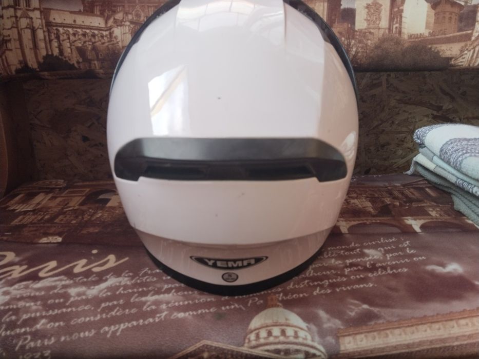 Продам мотошлем YEMA