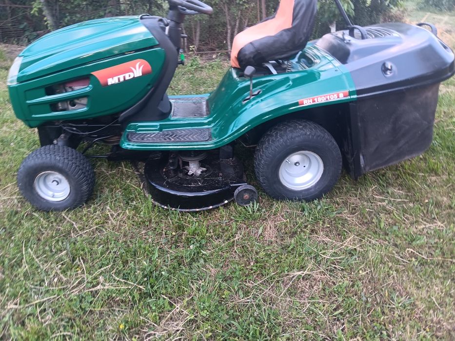 Tractoras 2cilindri de tuns iarba și gazon