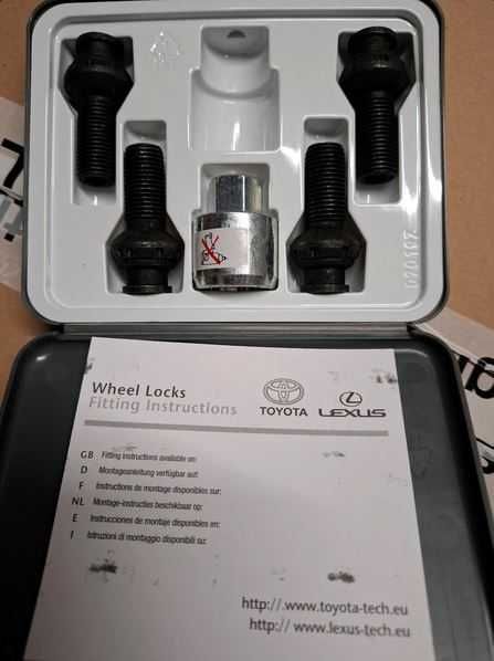 НОВИ оригинални секретни болтове TOYOTA LEXUS ТОЙОТА ЛЕКСУС PW45600025