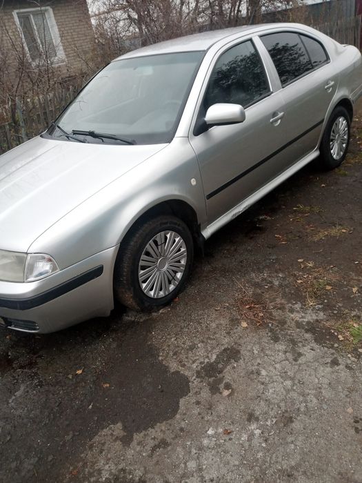 Продам  срочно машину