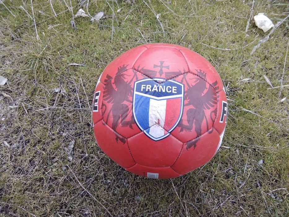 Футболна топка .