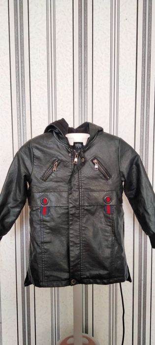 Продам детские куртки