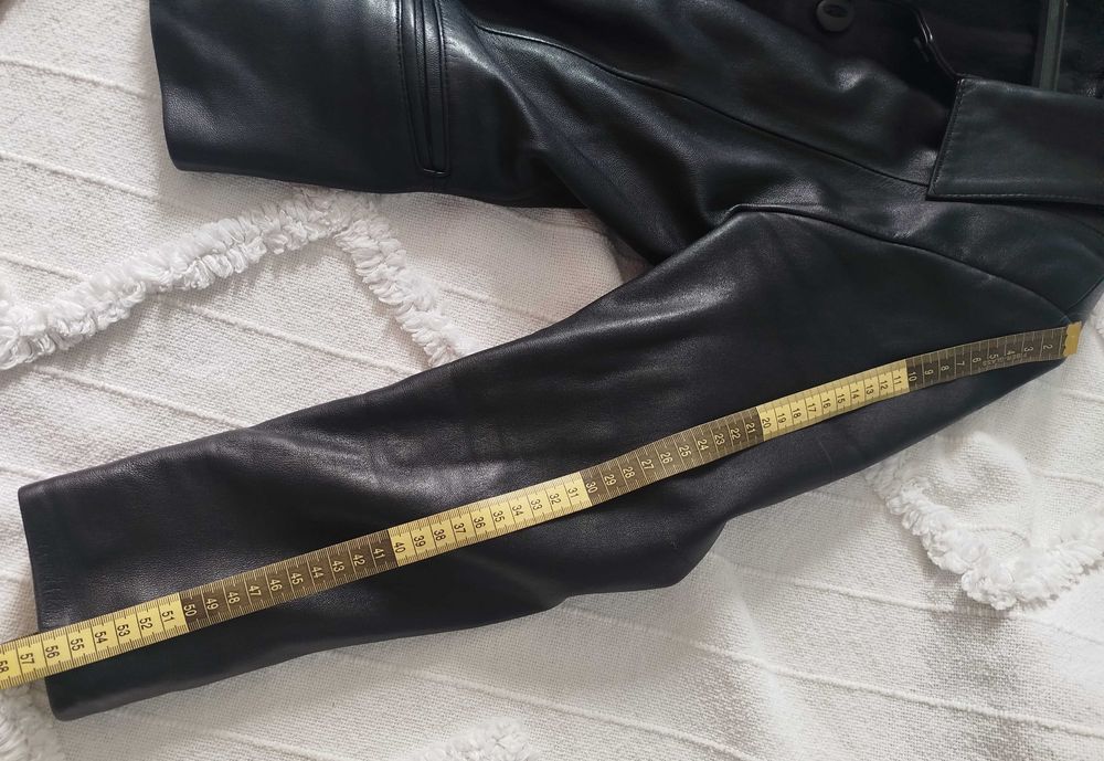 Продавам черно дамско яке от естествена кожа