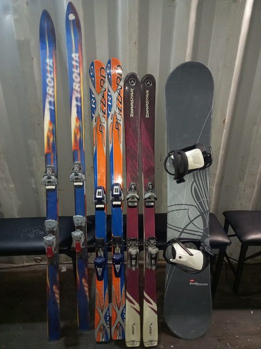 Продаются лыжи и сноуборд, шаңғылар сатылады