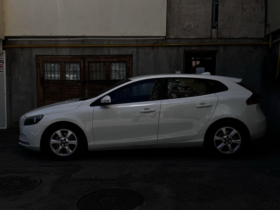 Volvo V40 1.6 Diesel 115 CP – 2013 – Consum mic / Dotări premium