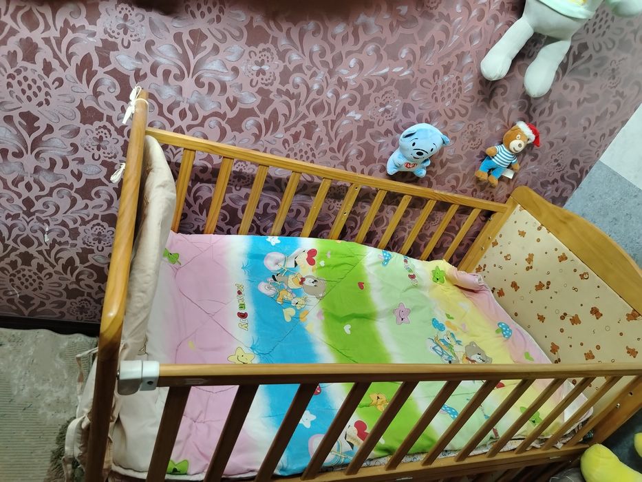 Продаю детскую кроватку в хорошем состоянии с бортиками